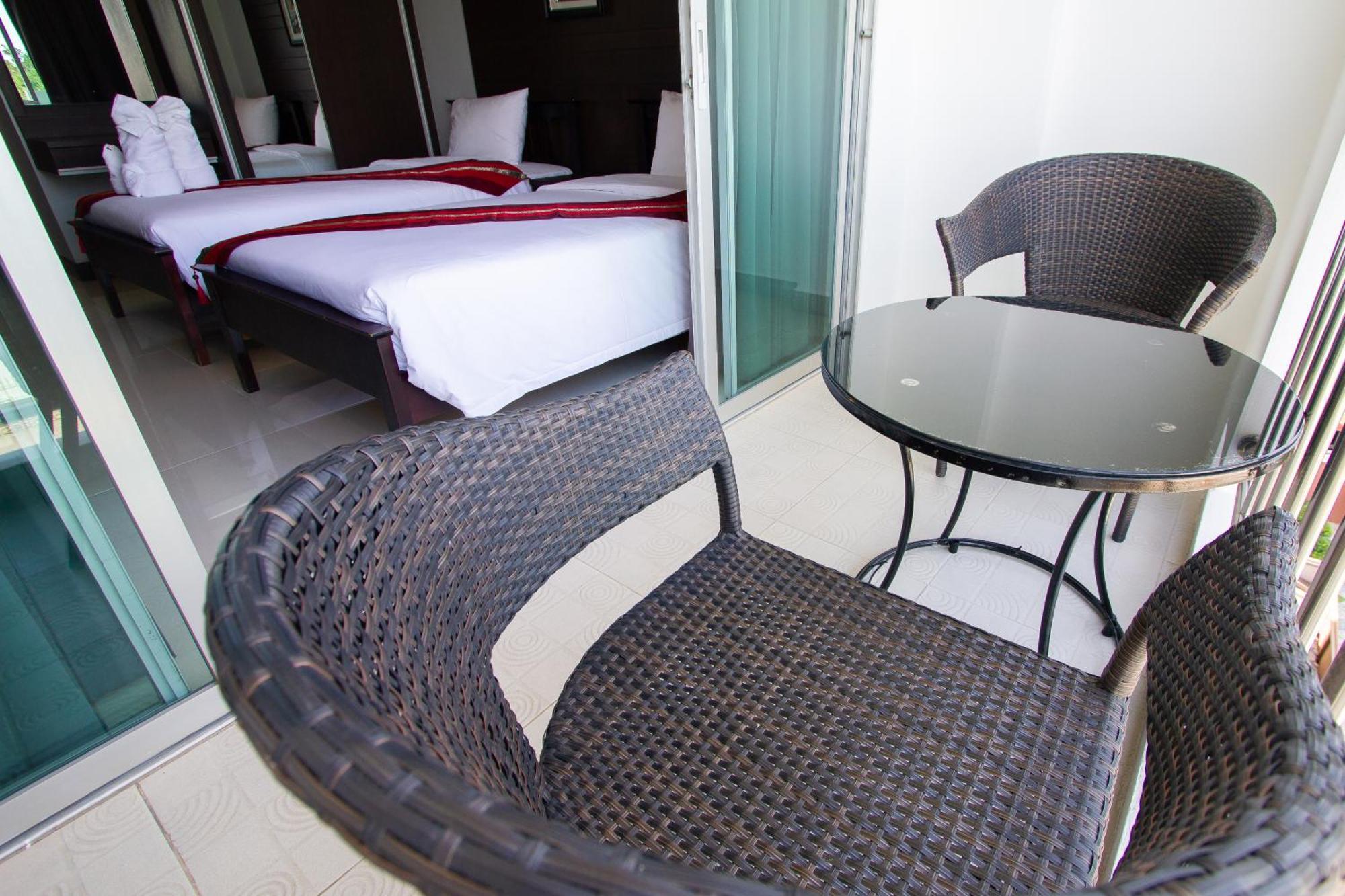 Valhalla Pattaya Hotel Jomtien Beach Exterior photo